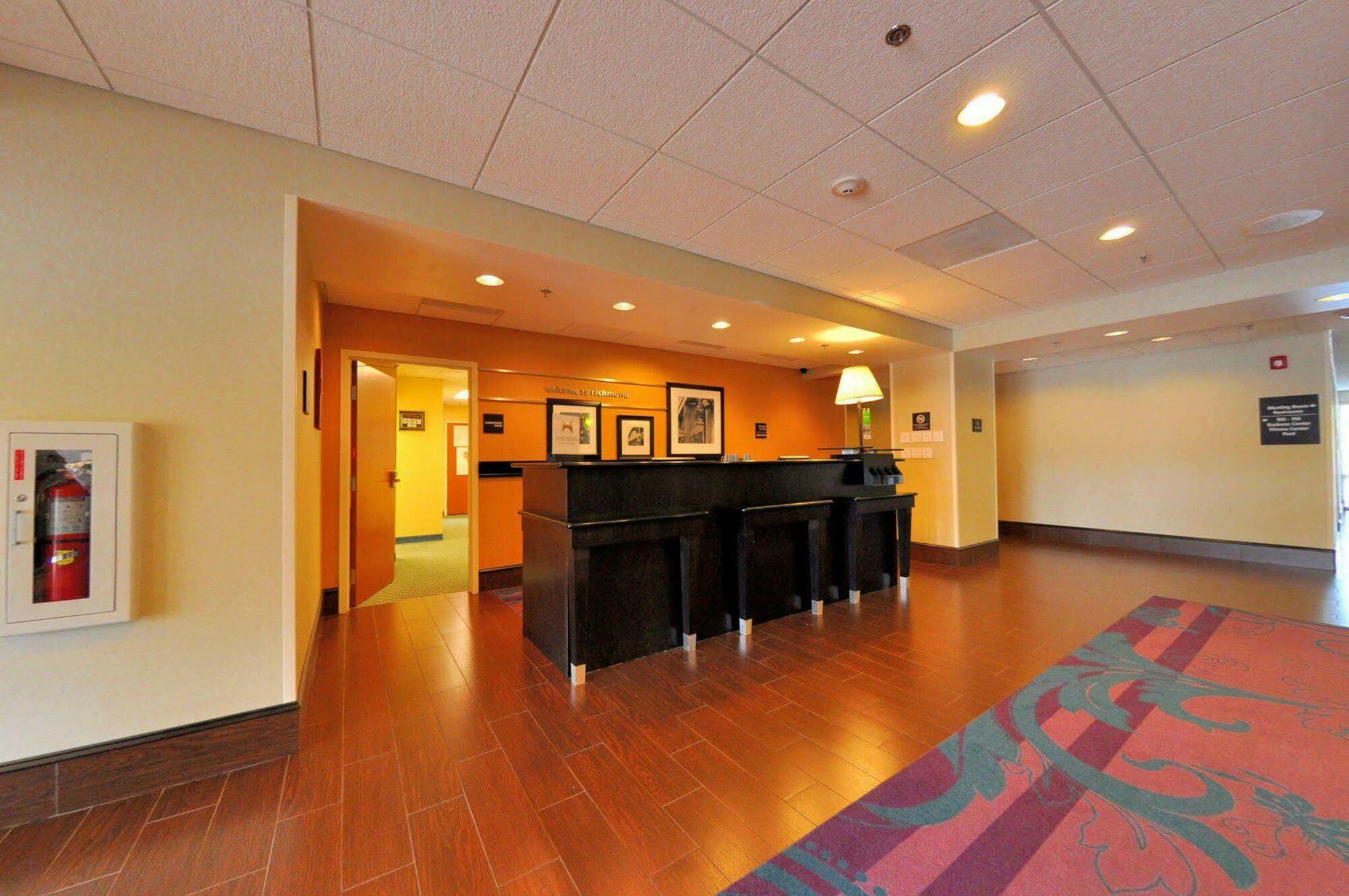 Hampton Inn Richmond - South Интериор снимка